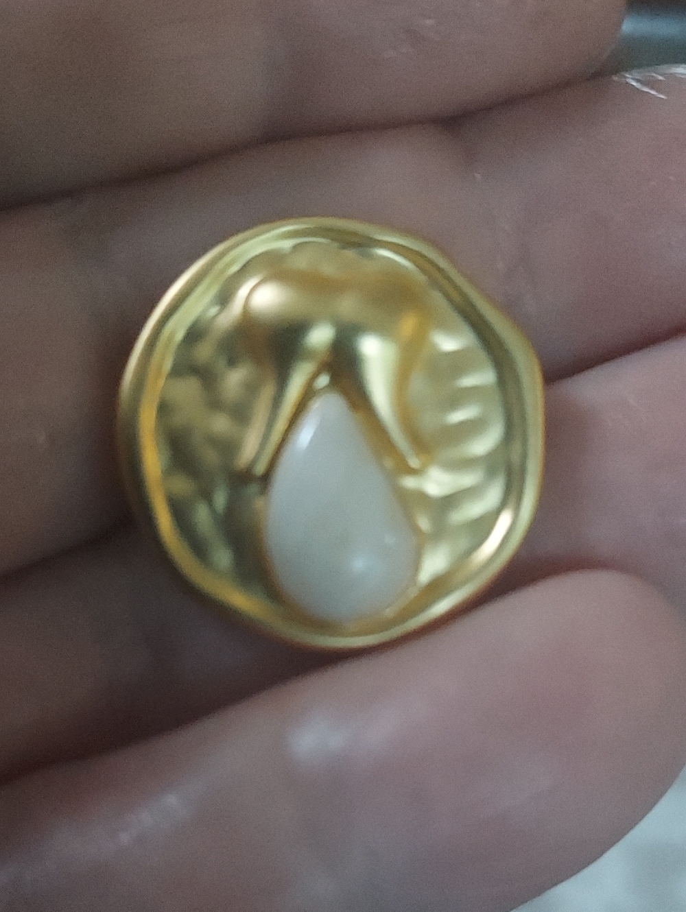 Button.Schiaparelli White Enamel toot brass Brooch buttons